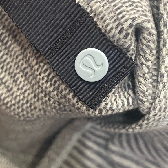 Lululemon Vinyasa Scarf *Rulu blue gray stripes - Picture 6 of 8